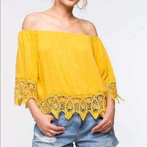 Never worn ✨ crochet off the shoulder top